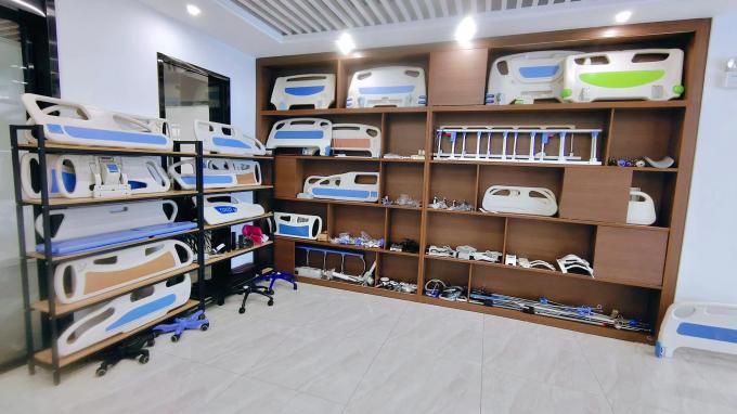 Hastane İçin İki Fonksiyonlu Elektrikli Hemşire Yatağı Ayarlanabilir Beyaz 2
