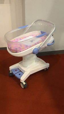 Hastane Çocuk yatağı bebek beşiği Hidrolik Sistem Kontrolü 25kg Yük Hastane Bebek Arabası Beyaz