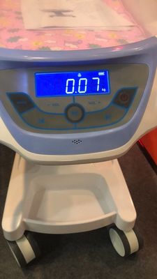 Hastane Çocuk yatağı bebek beşiği Hidrolik Sistem Kontrolü 25kg Yük Hastane Bebek Arabası Beyaz