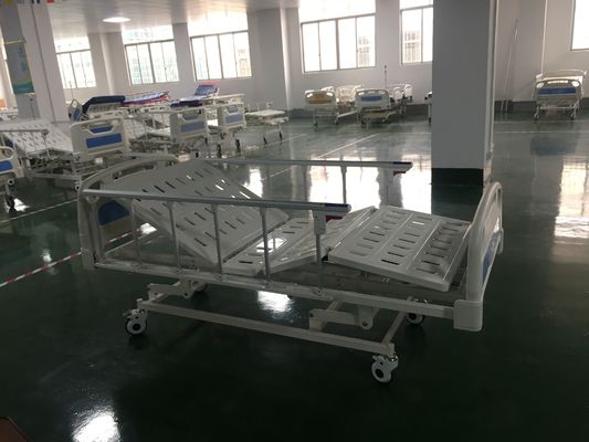 Lüks Tekerlekler Çok İşlevli CE ISO 680mm 3 Krank Manuel Hastane Yatağı