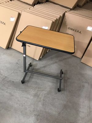 Eğilebilir Yüzey 700mm 1010mm Hastane Yatağı Tepsisi Masa Üzeri Yatak Yemek Masası